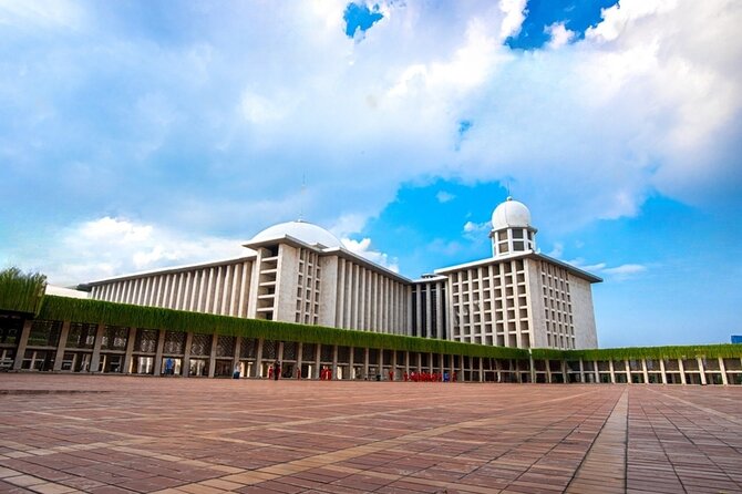 Jakarta Full-Day Highlights Tour with Transfer - Guides and drivers make the difference