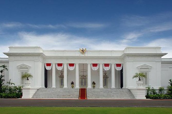 Jakarta Half-Day Guided Tour with a Private Fun Local Host - Selamat Datang Monument and Merdeka Square
