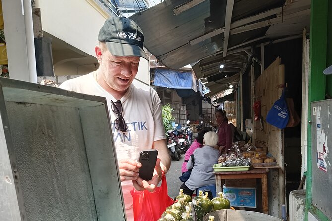 Jakarta Half-Day Sightseeing Tour To Modern City and Old Town - Glodok Chinatown and its older temples