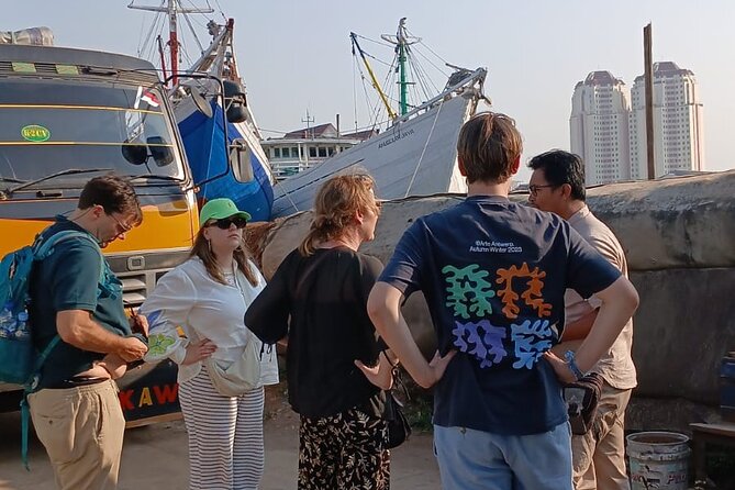 Jakarta Half Day Visit The Monument with Highlight City Tour - Glodok Chinatown and the old pagoda