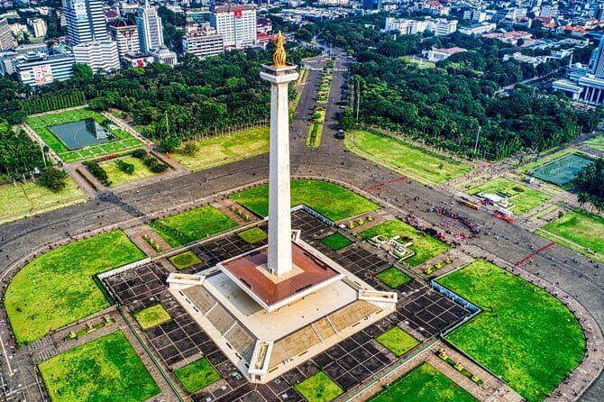 Jakarta Highlight Places with Multilingual Guide - Why a private vehicle matters in Jakarta