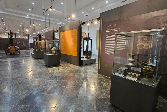 Jakarta: Miniature Park, National Museum & Traditional House Tour - Transport, timing, and what the $70 covers