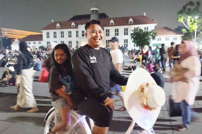 Jakarta Night Tour with Dinner at Café or Food street - Sunda Kelapa and the evening harbor lights