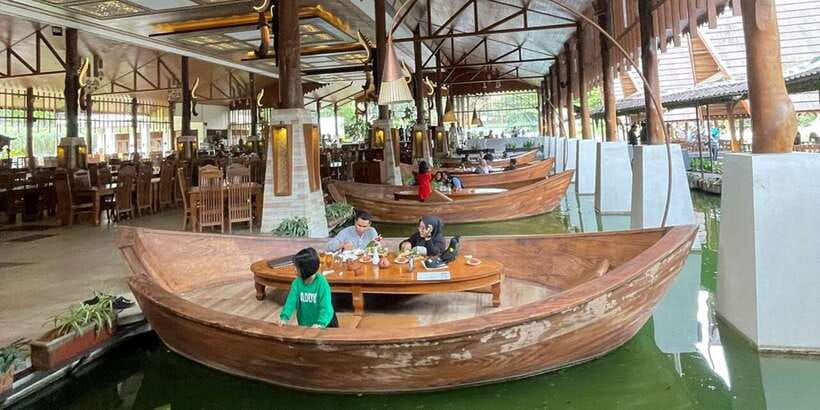 Jakarta: Volcano, Tea/Rice Fields, Hot Spring, Local Food - Key points at a glance