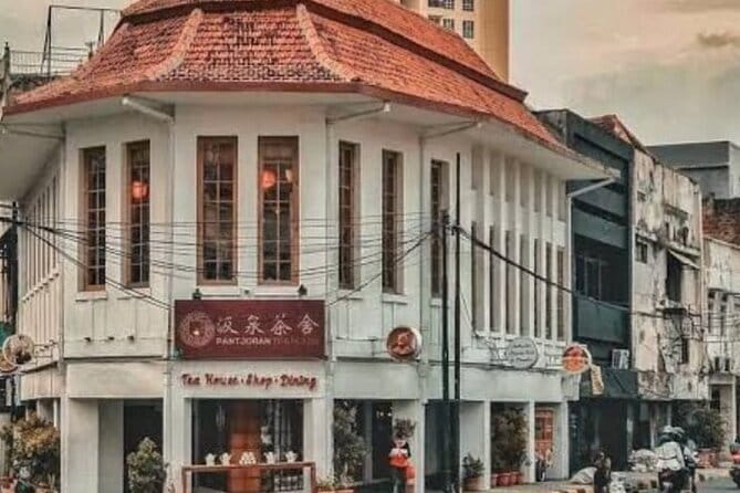 Jakarta Walking Tour with Public Transportation Visiting Sites - Quick reasons to consider this Jakarta tour