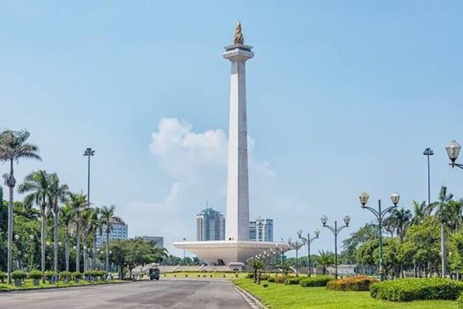 Jakarta Walking Tour with Public Transportation Visiting Sites - The guide and the private format