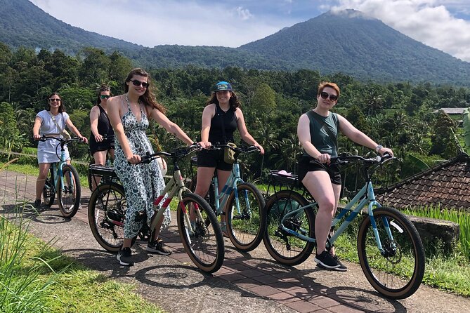 Jatiluwih E-bikes Tour Cycling Group - The lunch option after the temple
