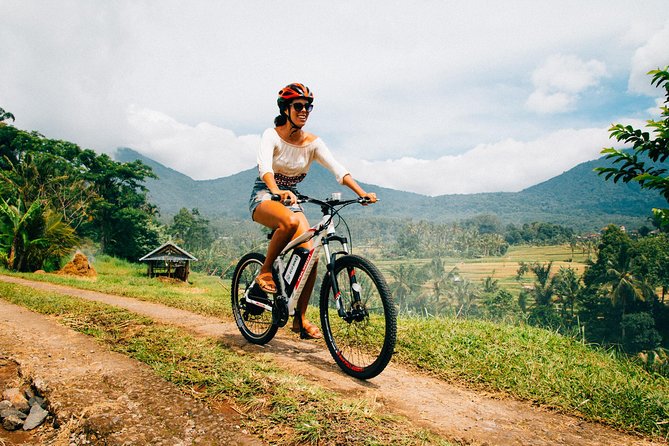 Jatiluwih full day e-bike cycling with lunch & trekking program - Starting at Batukaru Temple