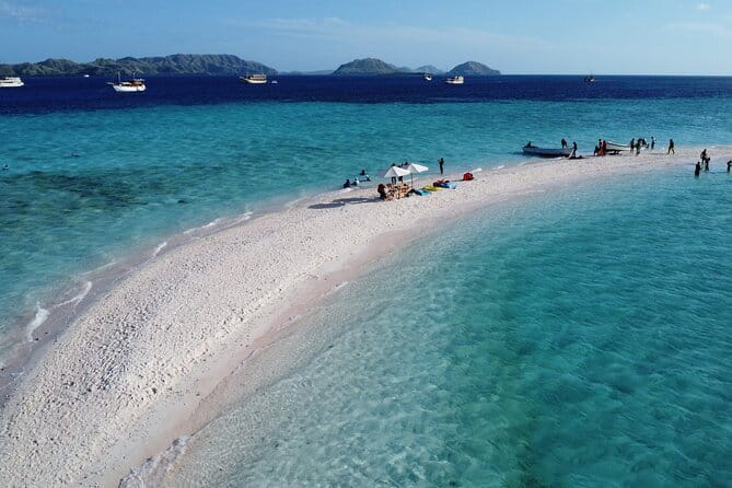 Komodo Islands with Speedboat in Labuhan Bajo - The 6:30 a.m. start and the speedboat rhythm