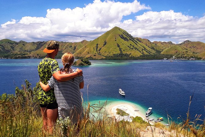 Komodo Tour 3D/2N Live on Board -Join Group Category-Share Cabin - Day two: Padar’s stairs and Komodo’s dragons