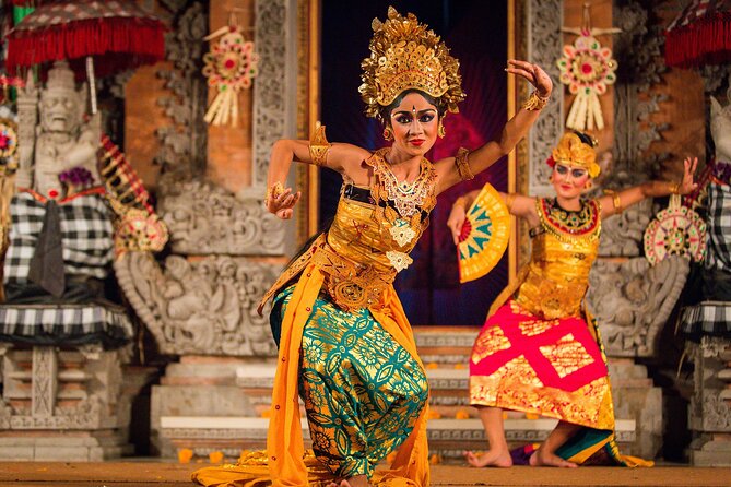Legong Dance Show at Ubud Palace Bali - The three dancers and the royal conflict