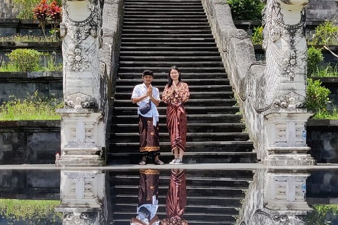 Lempuyang Temple Entrance Ticket All Inclusive - How much help can you expect from the guide?