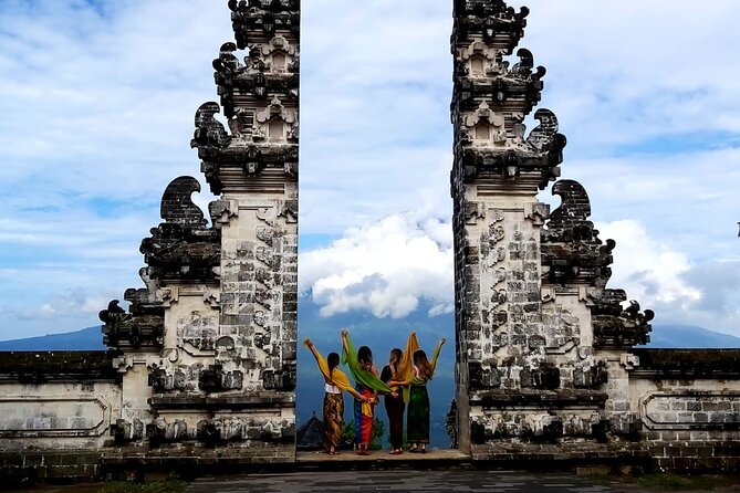 Lempuyang Tour : Heaven gate, Tirta Gangga, Goa Raja waterfall - Abang rice terraces as a scenic pause