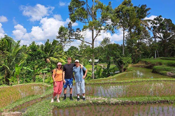 Lombok Driver Customizable Tour Private - Lunch, fruit, and ordering local food