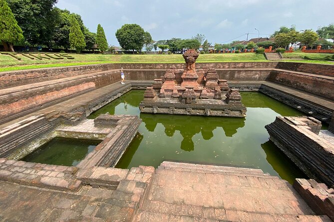 Majapahit Heritage Archaelogy tour via surabaya - Tikus Temple and the sacred bathing pool