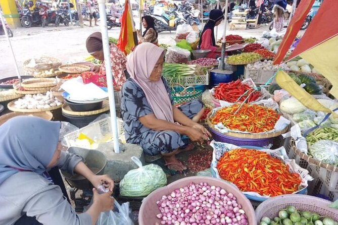 Mataram Lombok Historical City tour - Pasar Kebon Roek and the everyday side of Lombok