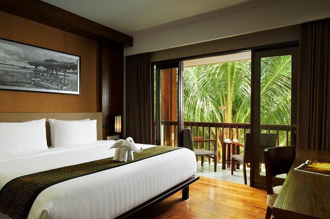 Mount Bromo & Ijen & Madakaripura Waterfall Tour (4D3N) - Hotel - Guides, drivers, and the private-tour advantage