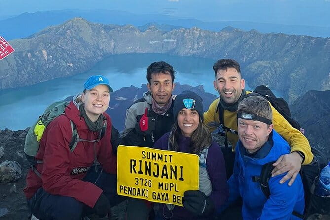 Mount Rinjani 2D 1N trekking to summit - The crater rim camp and the short night