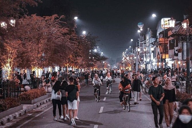 Night Walking Tour-Malioboro street food with guide at Yogyakarta - Key points about this Yogyakarta night tour