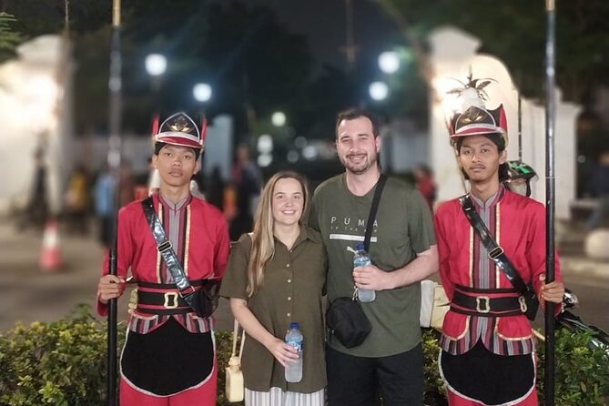 Night Walking Tour-Malioboro street food with guide at Yogyakarta - Nirboyo Gate and a pedal-powered palace ride