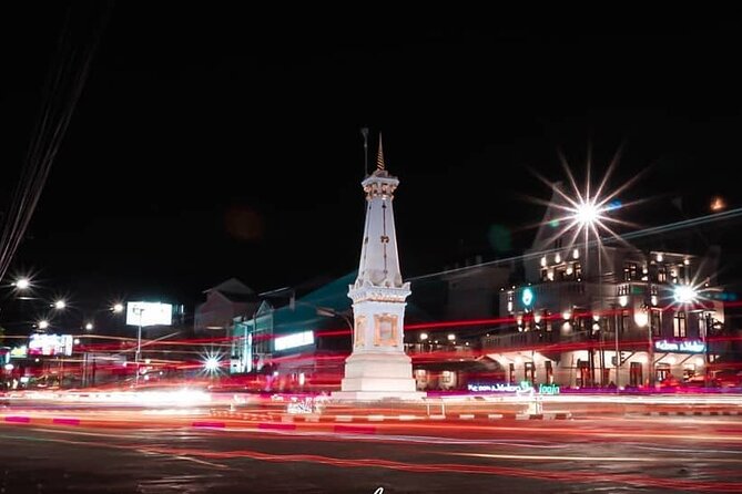Night Walking Tour-Malioboro street food with guide at Yogyakarta - Southern City Square and the Puser Angin game