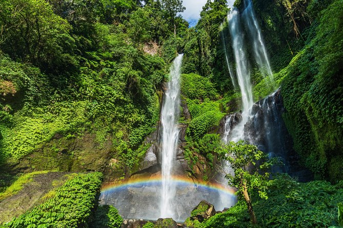 North Bali: Sekumpul Waterfalls and Ulun Danu Temple Tour - Ulun Danu Beratan, Bali’s postcard temple