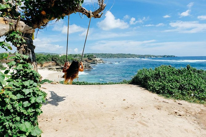 Nusa Lembongan Instagram Tour: The Most Famous Spots (Private & All-Inclusive) - Lunch, water, Wi-Fi, and the value of a private vehicle