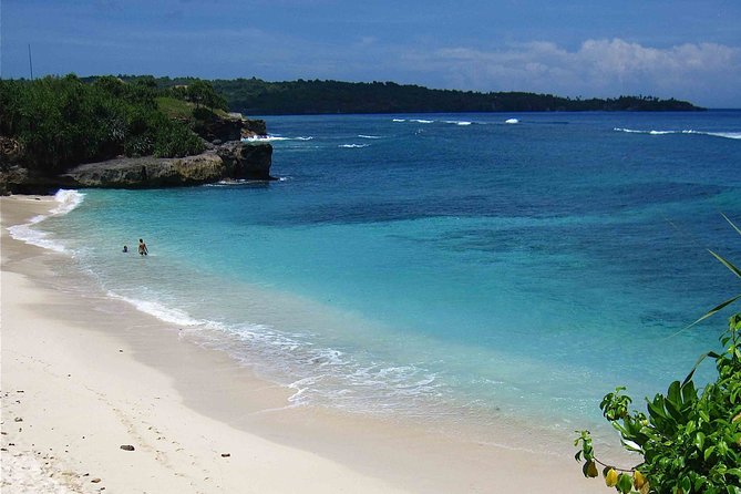 Nusa Penida Island Full-Day Tour from Bali - Indonesian lunch and the hour at Crystal Bay