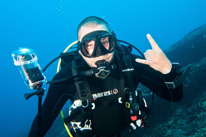 Nusa Penida Three Dives Trip for Certified Divers - The boat setup and small-group advantage