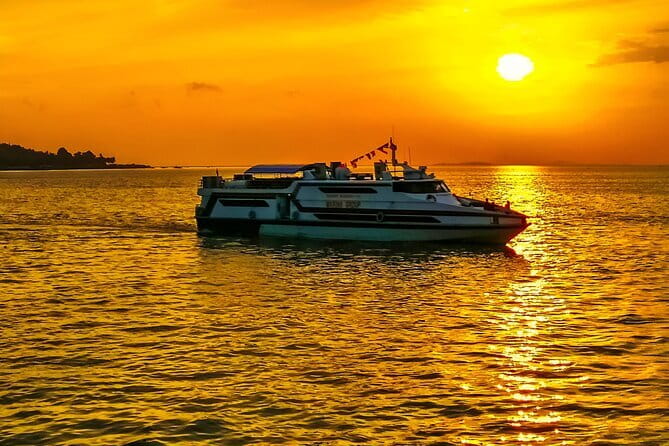 One-way Ticket Fast Boat from Sanur Bali or Nusa Lembongan - Arriving on soft sand at Nusa Lembongan