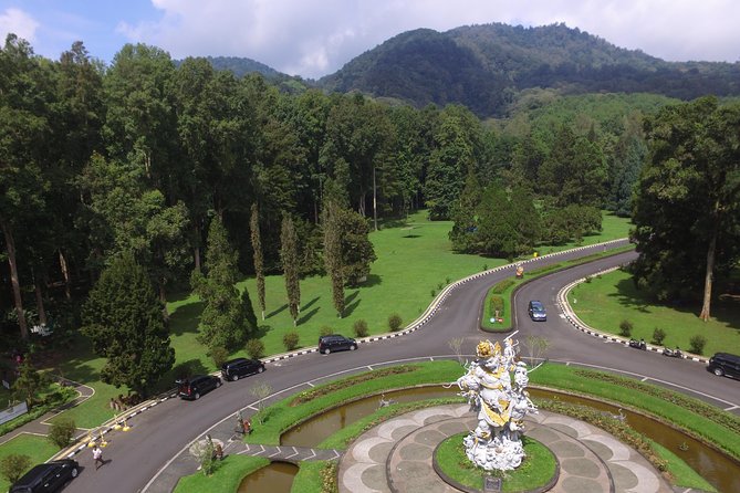 Private Bali Tour: Best of Bedugul and Tanah Lot Temple - What the private vehicle changes