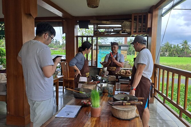 Private Balinese Cooking Class in Ubud at Santika's Home - Key points at a glance