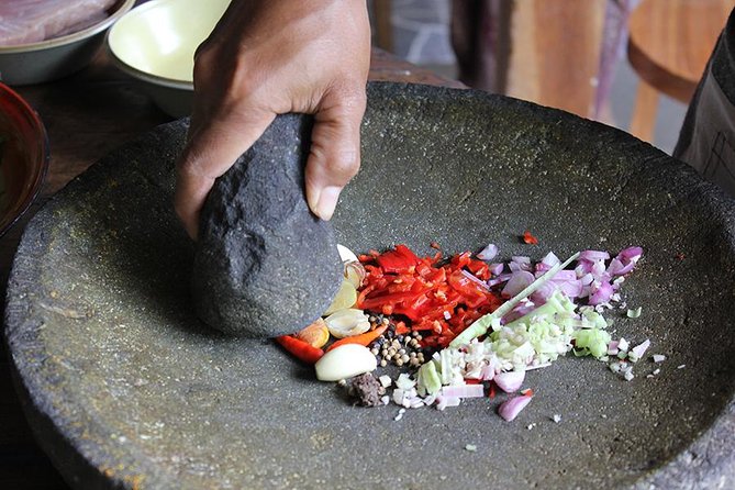 PRIVATE Balinese Cooking Class in Ubud with Dewa with Transfers - Entering a Traditional Balinese Family Compound