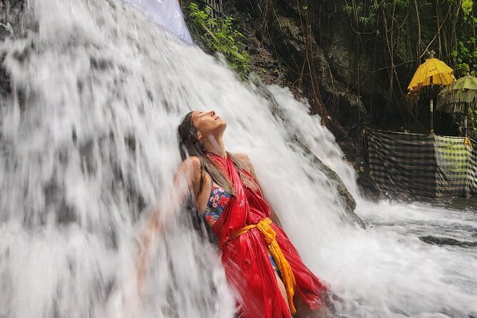 Private Balinese Purification in Holy Water at Temple with Local - Key points at a glance
