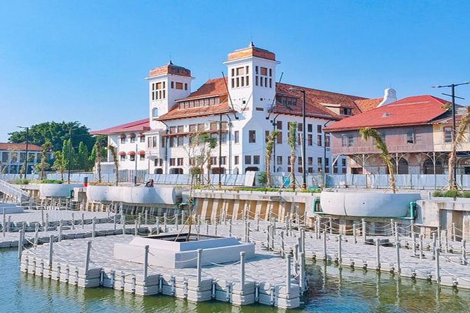 Private Full-Day Guided Tour: Explore Jakarta’s Top Highlights - Traffic, lunch, and the rhythm of the day