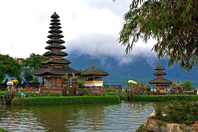 Private Full-Day Handara, Ulun Danu, Jatiluwih and Tanah Lot Tour - Handara Gate: Thirty Minutes for the Famous Frame