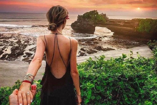 Private Full-Day Tour Jatiluwih Rice Terrace and Tanah Lot Temple - Tanah Lot Temple above the sea