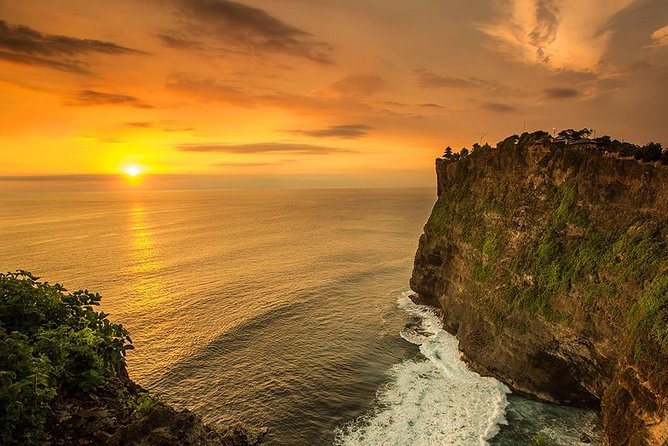Private Inclusive Tours: 2 Days highlight of Bali - Ubud Palace gives you a quick royal history lesson