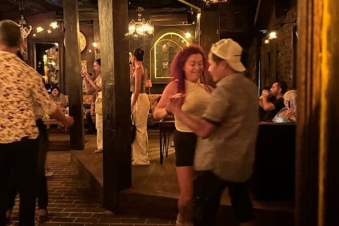 Private Salsa and Bachata Dance in Bali - The first hour: basic steps without the pressure