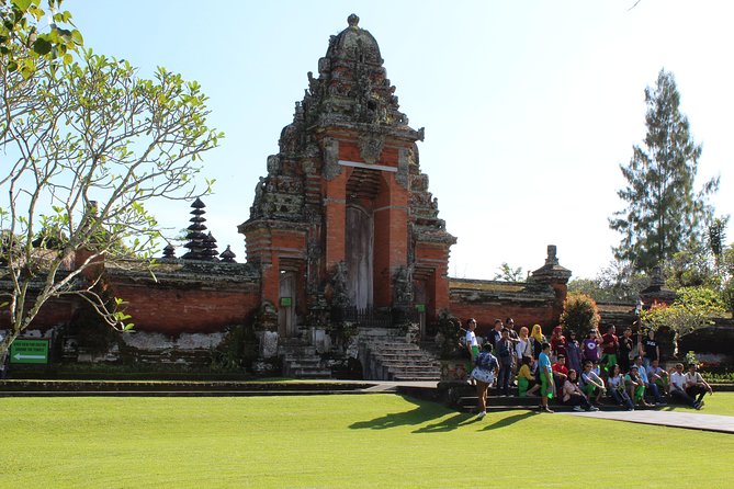 Private Tour: Bali Temples, Hidden Waterfall and Handara Gate - Bedugul lunch stop and the practical middle of the day