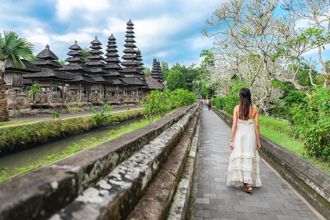 Private Tour: Full-Day Tanah Lot and Uluwatu Temples with Kecak Fire Dance Show - Padang Padang Beach and the lunch pause