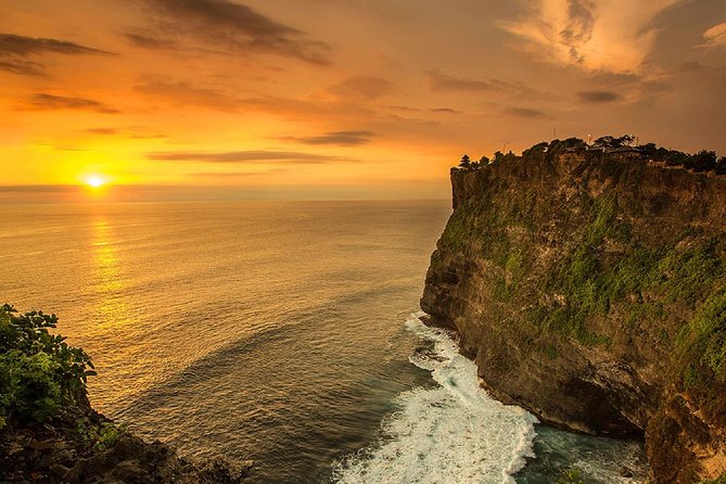 Private Tour: Half Day Uluwatu Tour - Seeing Uluwatu Temple from its 250-foot cliff