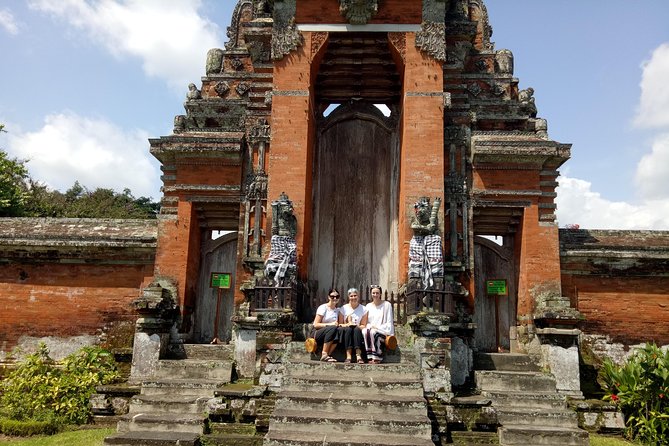 Private Tour: Leke-Leke Waterfall, Handara gate & Iconic Temples - Seeing Ulun Danu Beratan above Lake Beratan