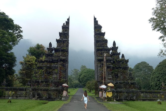 Private Tour: Leke-Leke Waterfall, Handara gate & Iconic Temples - Walking to Leke-Leke Waterfall