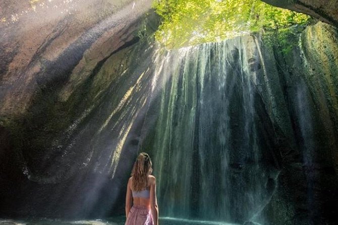 Private Tour Lempuyang, Tirta gangga, tukad Cepung Waterfall - Tukad Cepung Waterfall inside a natural cave