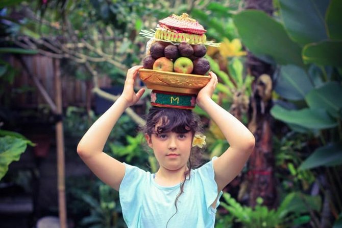 Private Tour: Ubud Day Tour with Traditional Offering Lesson - Bargaining at Ubud Traditional Art Market