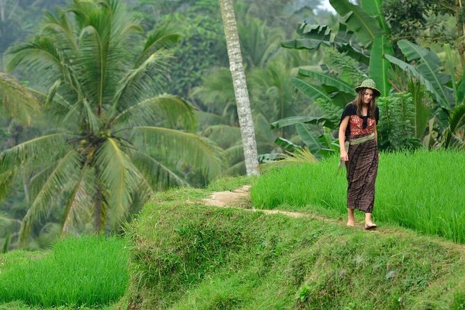 Private Tour Ubud: Swing at Rice Field with Temple and Waterfall - Jalan Raya Andong and the extra Ubud flavor
