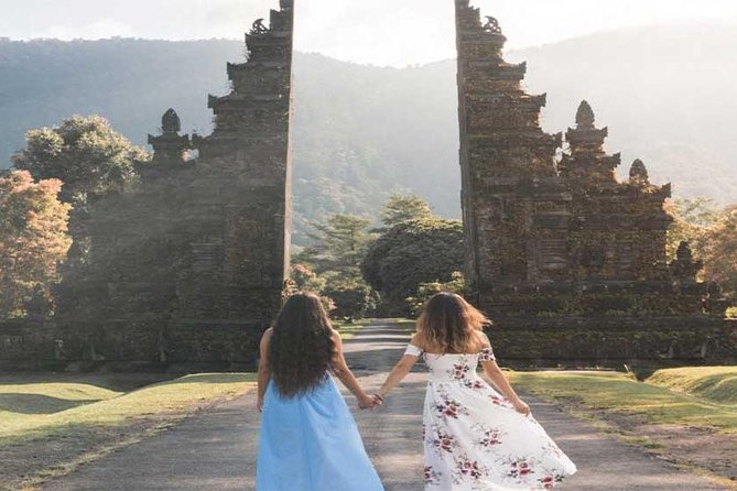 Private Tour: Ulun Danu Temple-Handara Gate-Wana Giri Hill&Tanah Lot Sunset - Taman Ayun’s courtyards and traditional design