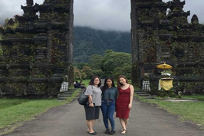 Private Tour: Ulun Danu Temple-Handara Gate-Wana Giri Hill&Tanah Lot Sunset - Wanagiri Hidden Hill and the Buyan Lake view