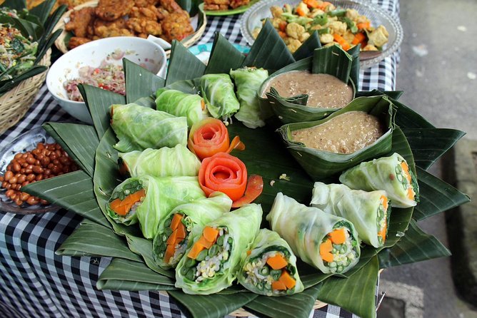 PRIVATE Ubud Market Tour & Balinese Cooking Class with Putu - Shopping for lunch at Pejeng Market
